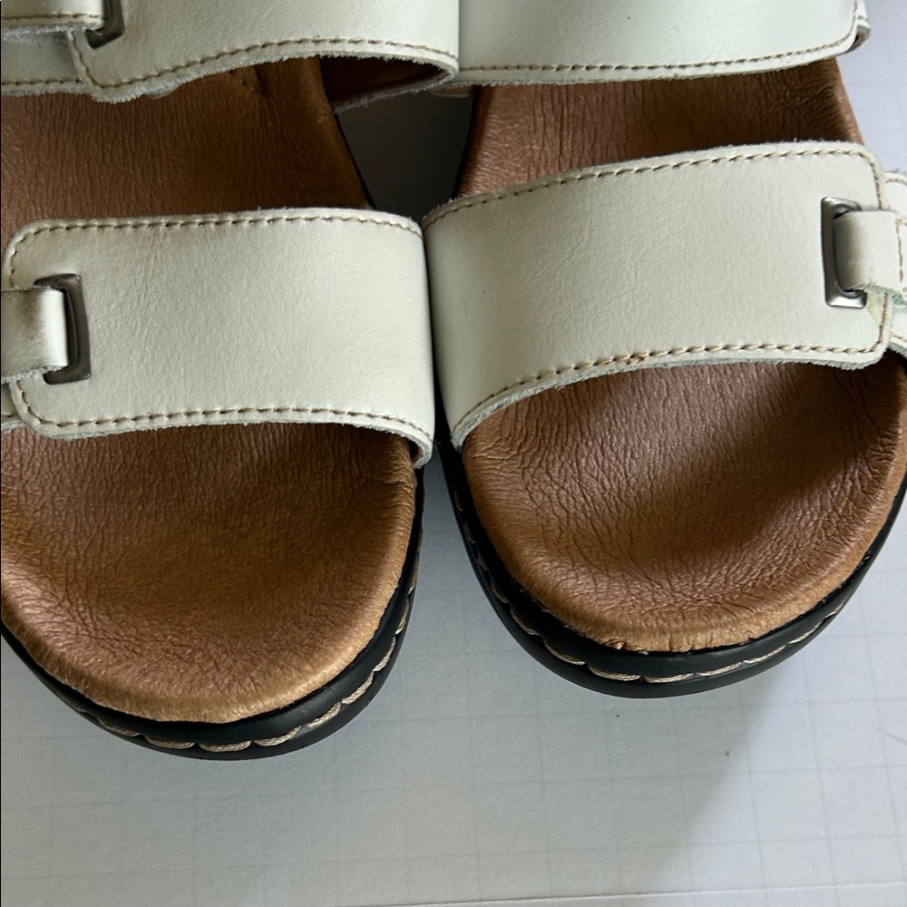Clarks Women's White Leather Sandals - Picture 6 of 10